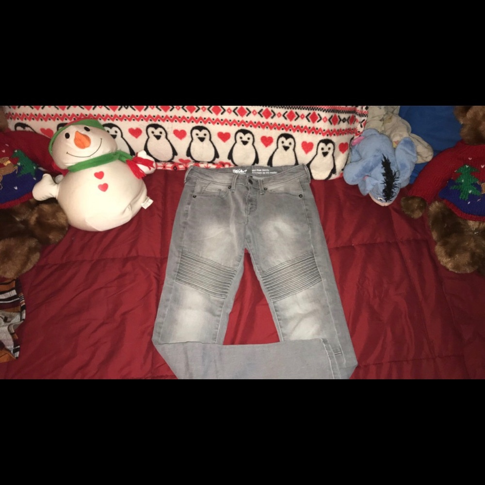 Gray textured jeans